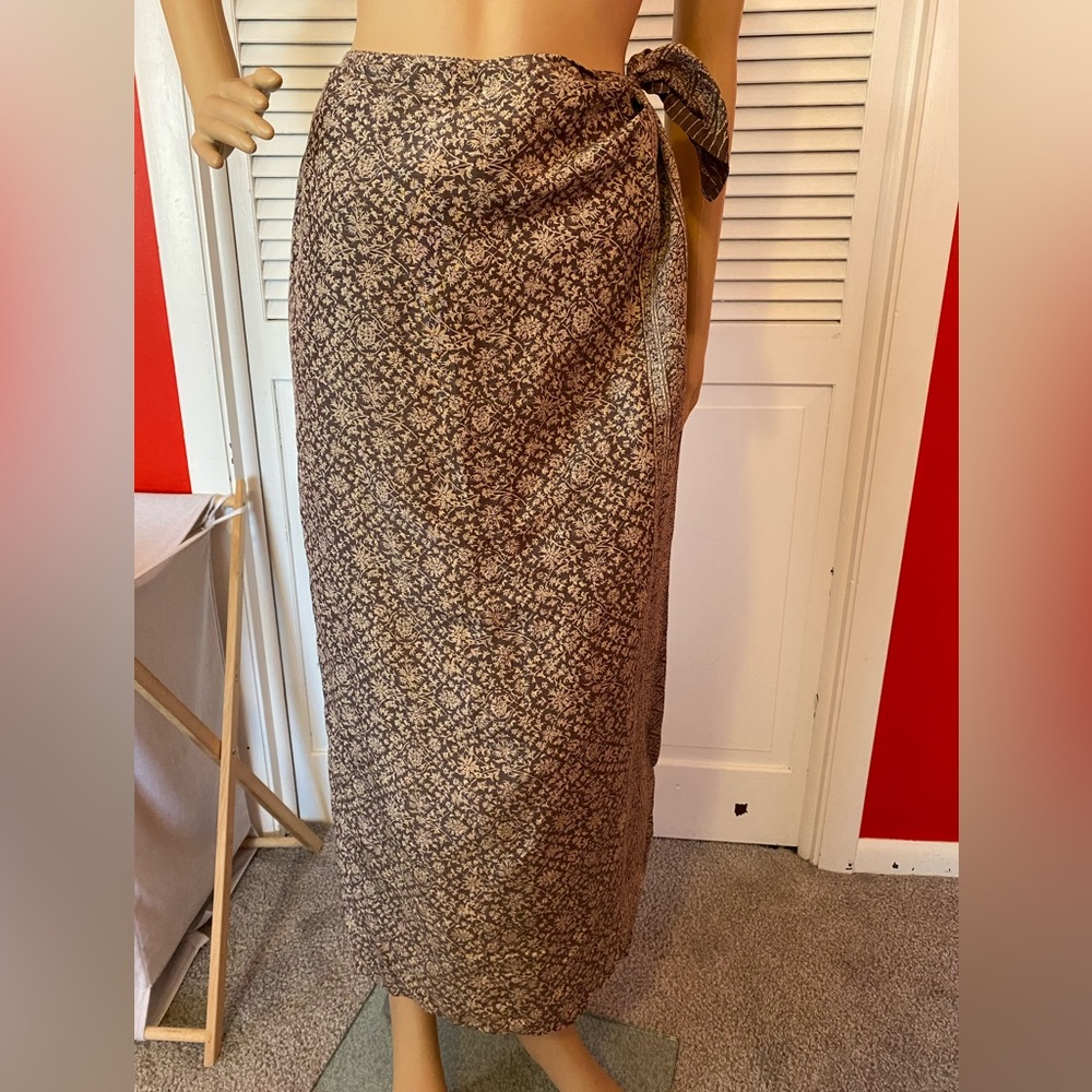 Anne Klein sarong-like skirt in size 12